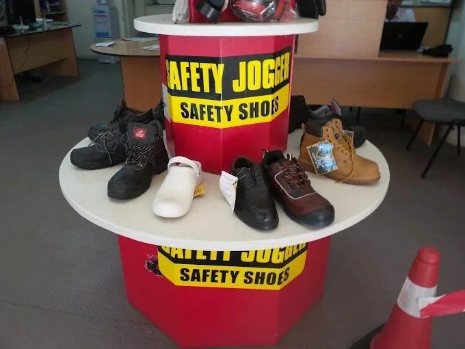 SAFESOL Safety Shoes & Work Boots